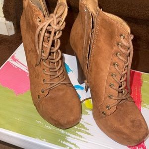 Women’s size 9 wood bottom Charlotte Russe